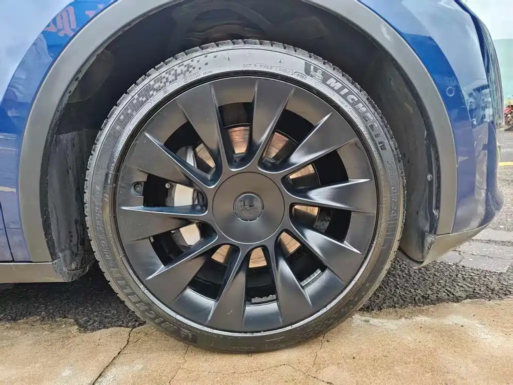 Tesla Model Y — миниатюра 14