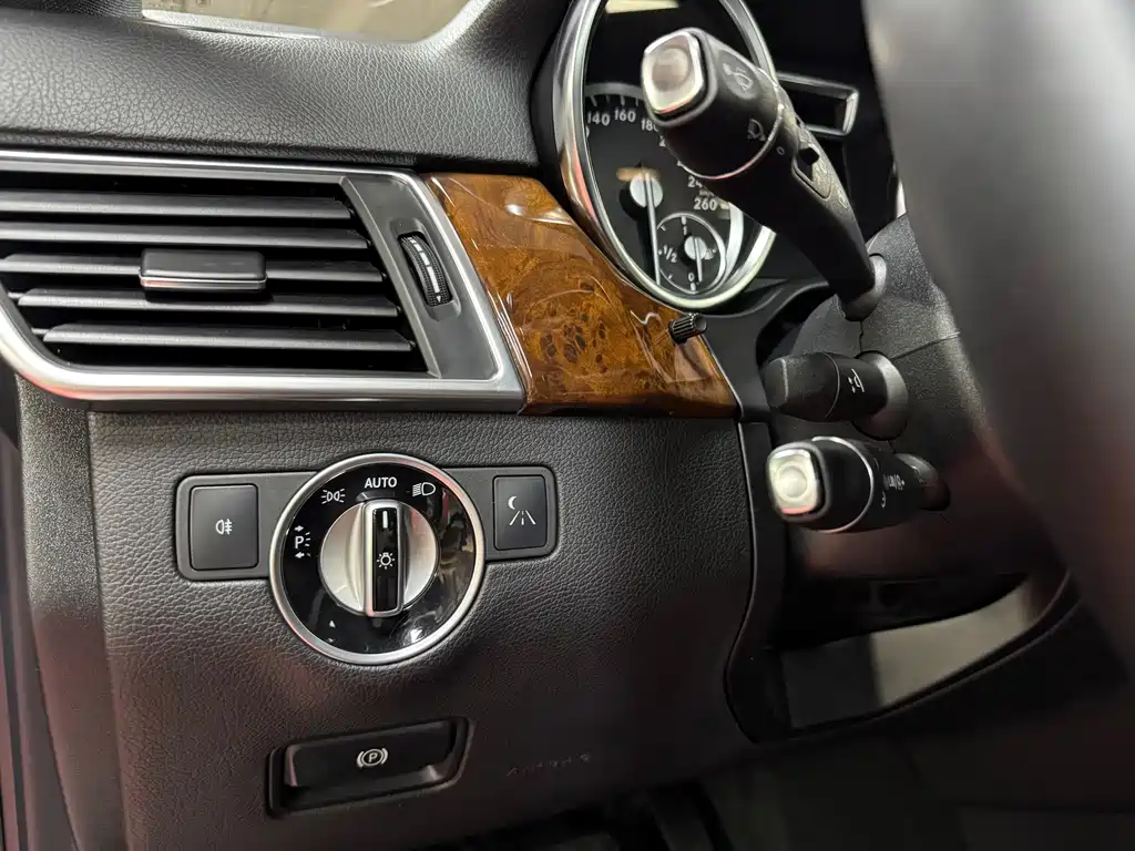 Mercedes-Benz M-Class — миниатюра 14
