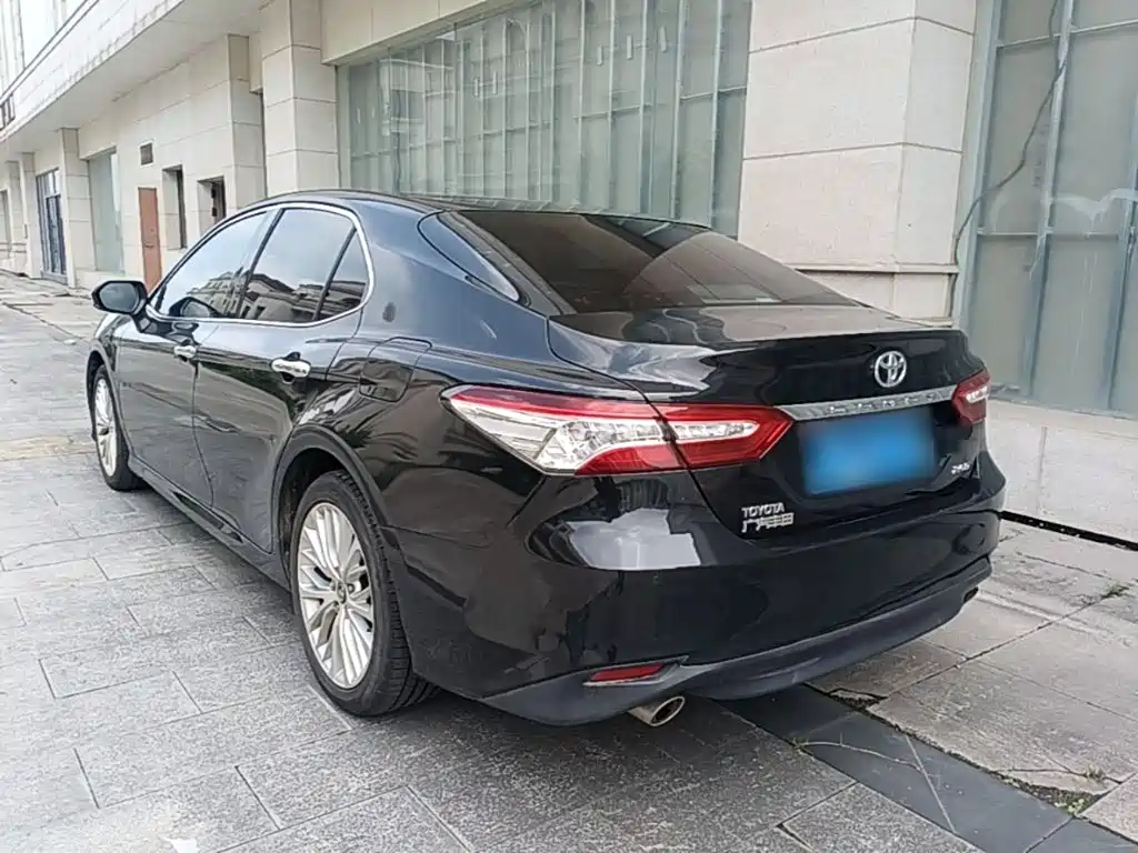 Toyota Camry — миниатюра 5