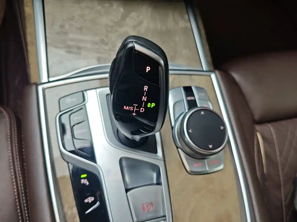 BMW 7 Series — миниатюра 14