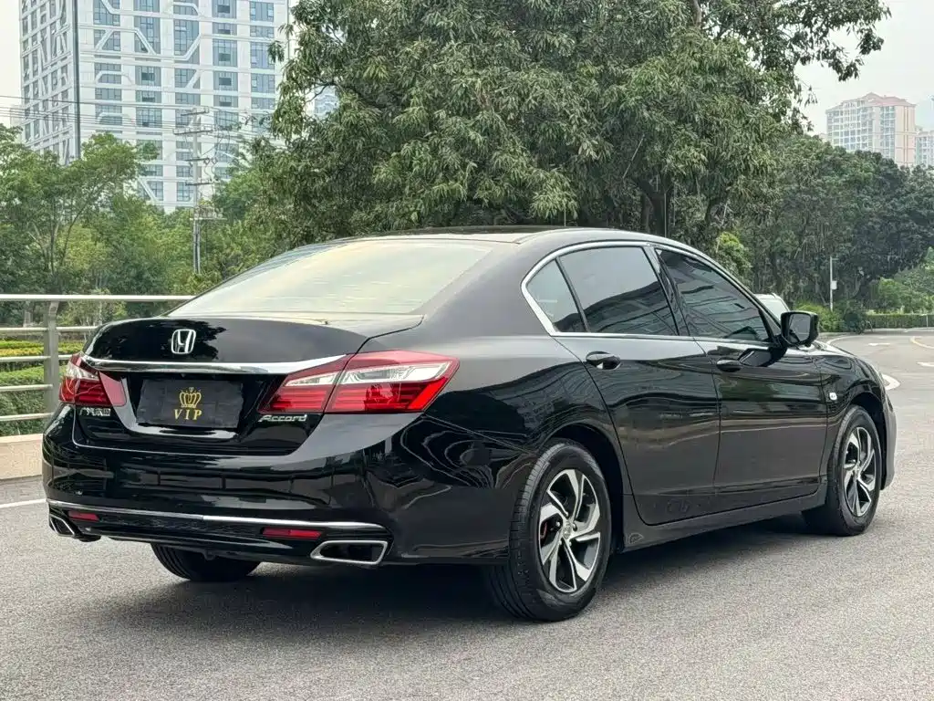 Honda Accord — миниатюра 9