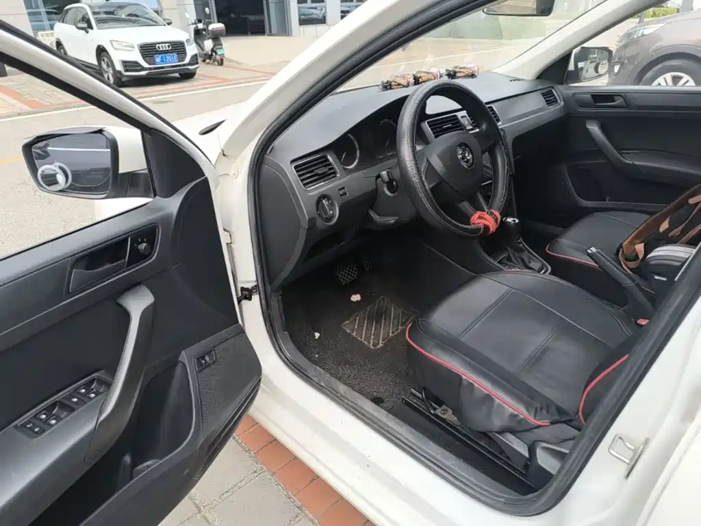 Skoda Rapid — миниатюра 12