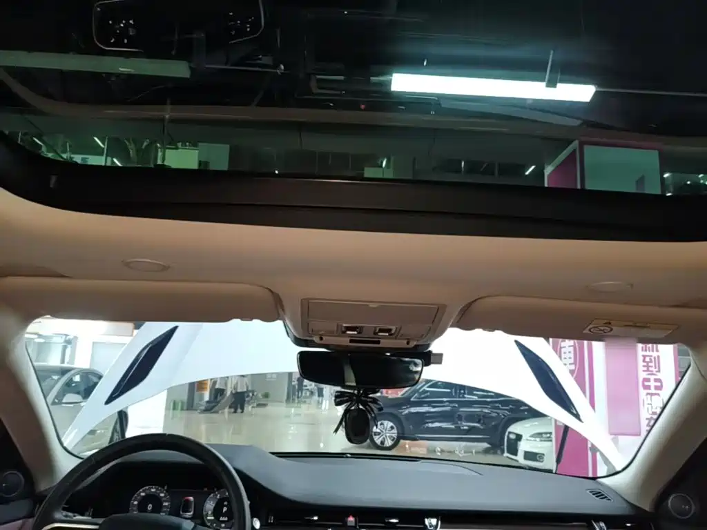 Land Rover Evoque PHEV — миниатюра 18