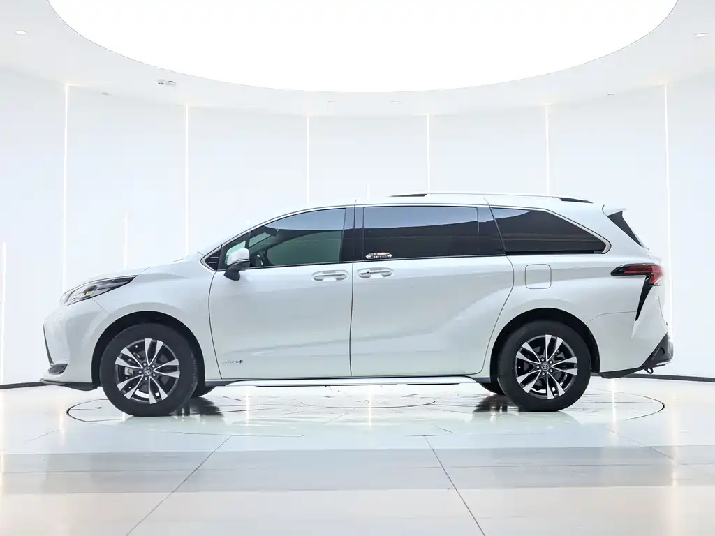 Toyota Granvia 2023 2.5L Luxury