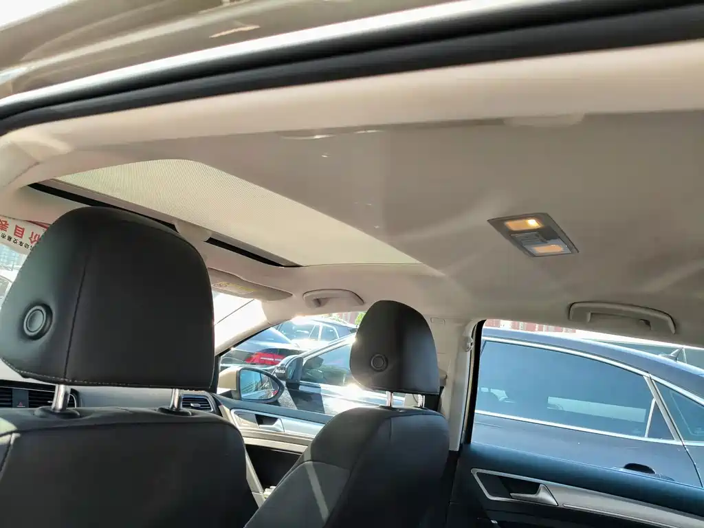 Volkswagen Golf — миниатюра 12