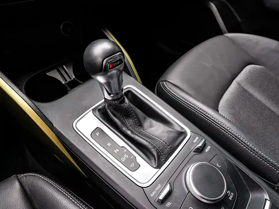 Audi Q2L - фото 13