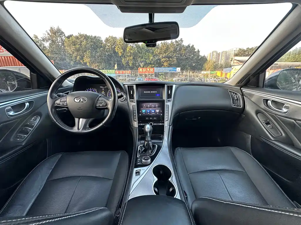 INFINITI Q50L
