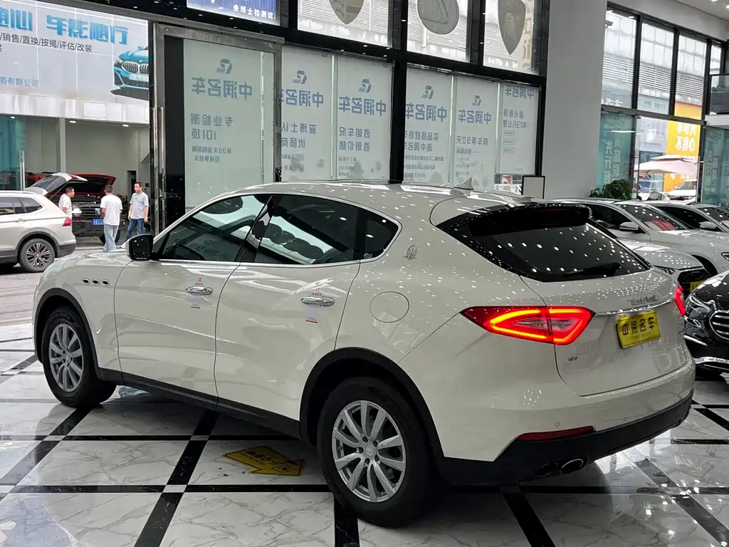 Maserati Levante — миниатюра 13