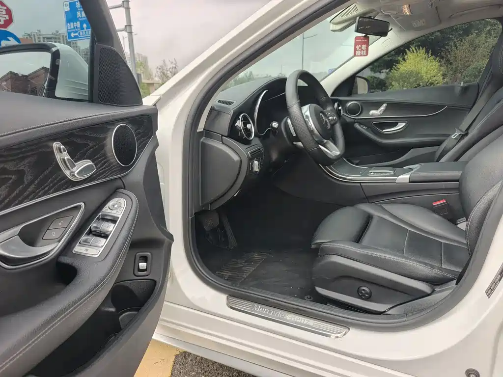 Mercedes-Benz C-Class — миниатюра 8
