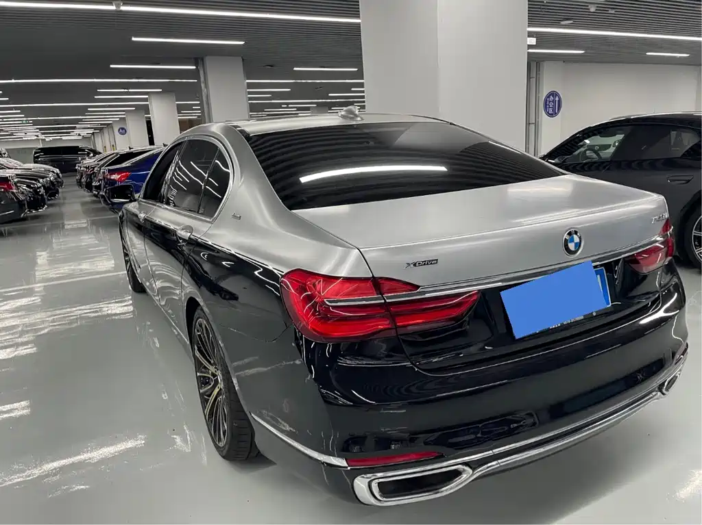 BMW 7 Series — миниатюра 10