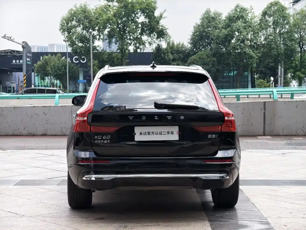 Volvo XC60 2023 B5 Luxury