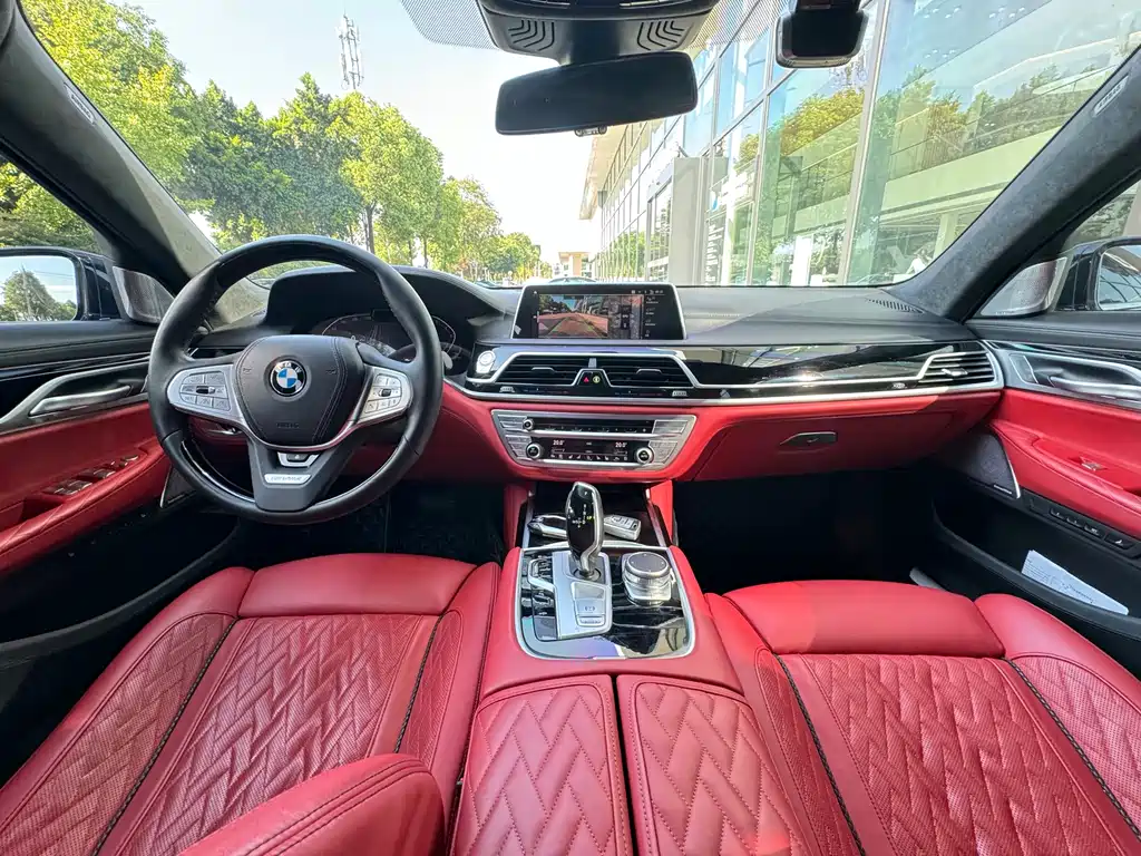 BMW 7 Series — миниатюра 27