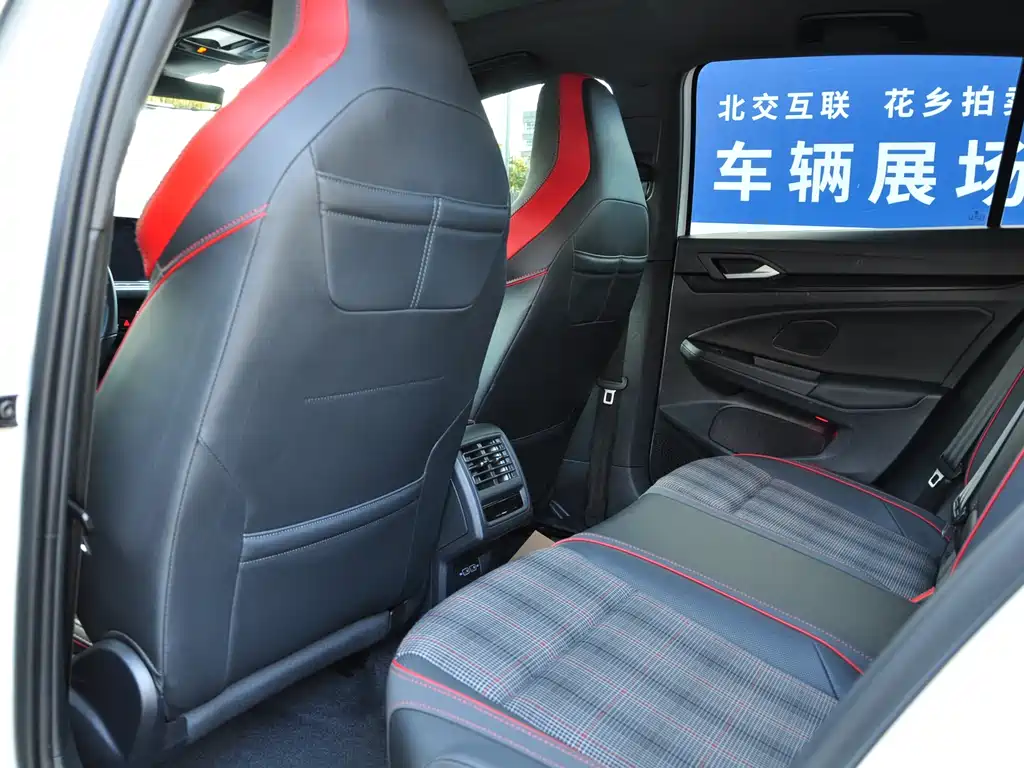 Volkswagen Golf GTI — миниатюра 8