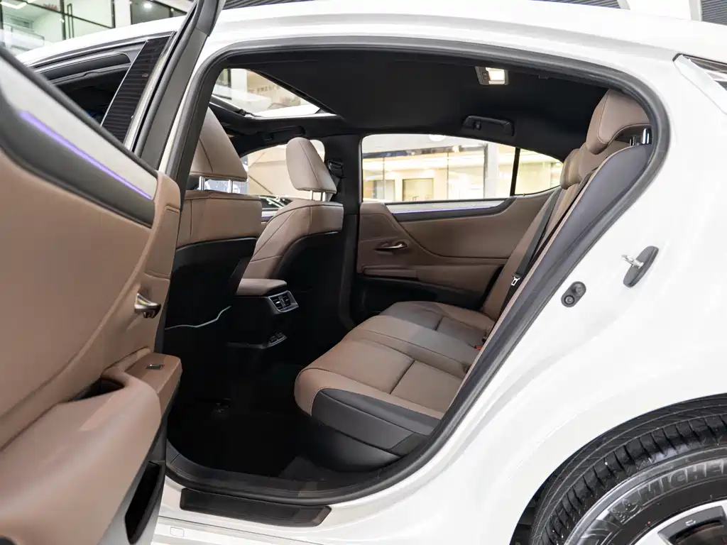 Lexus ES — миниатюра 10