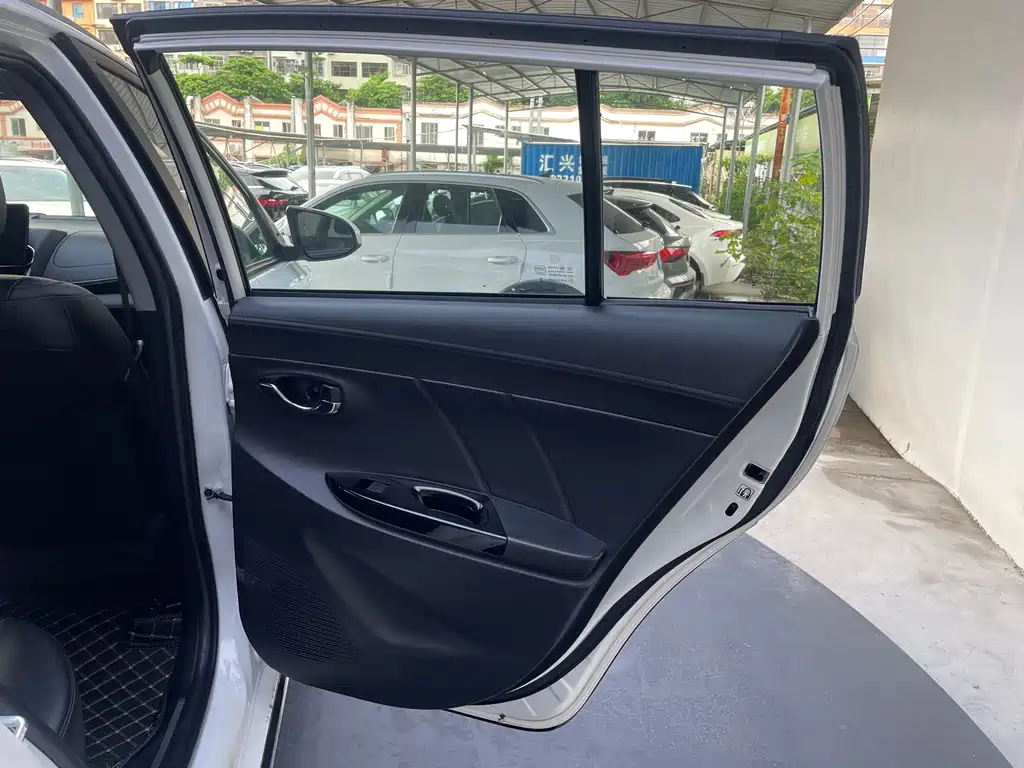 Toyota Yaris L — миниатюра 24