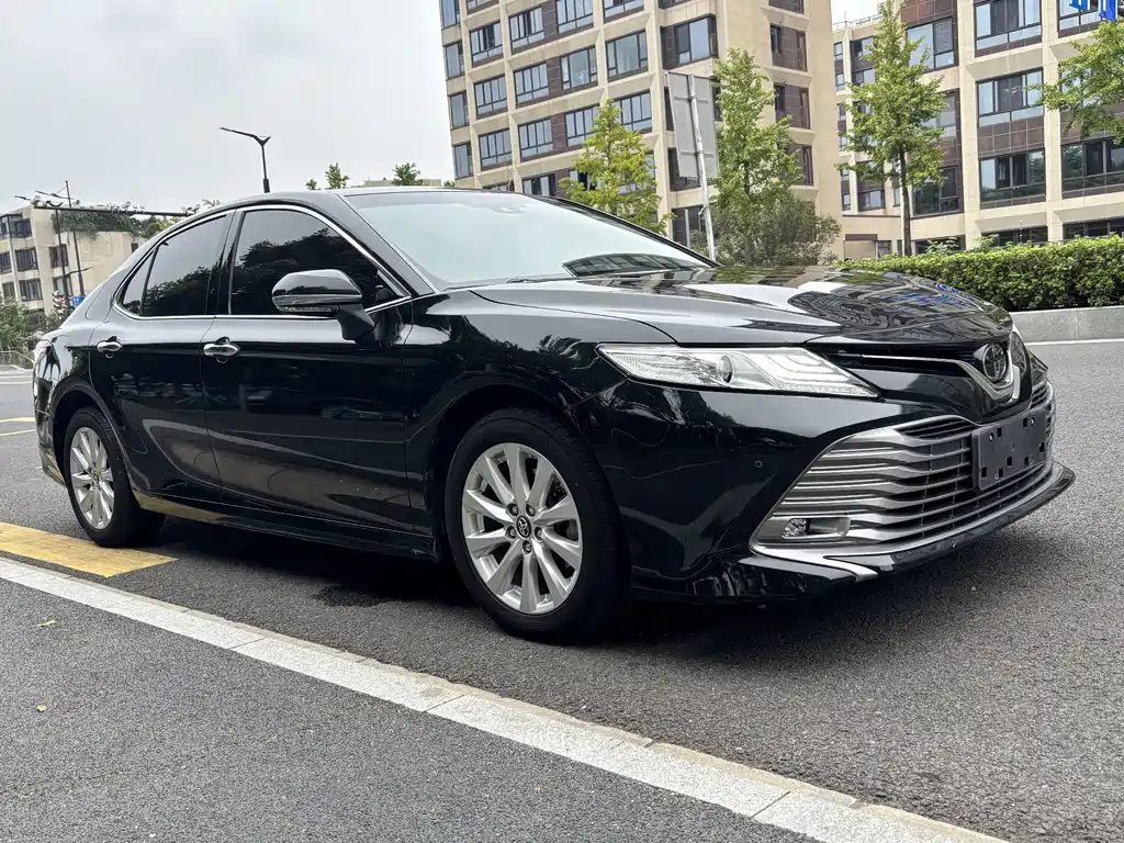 Toyota Camry — миниатюра 3
