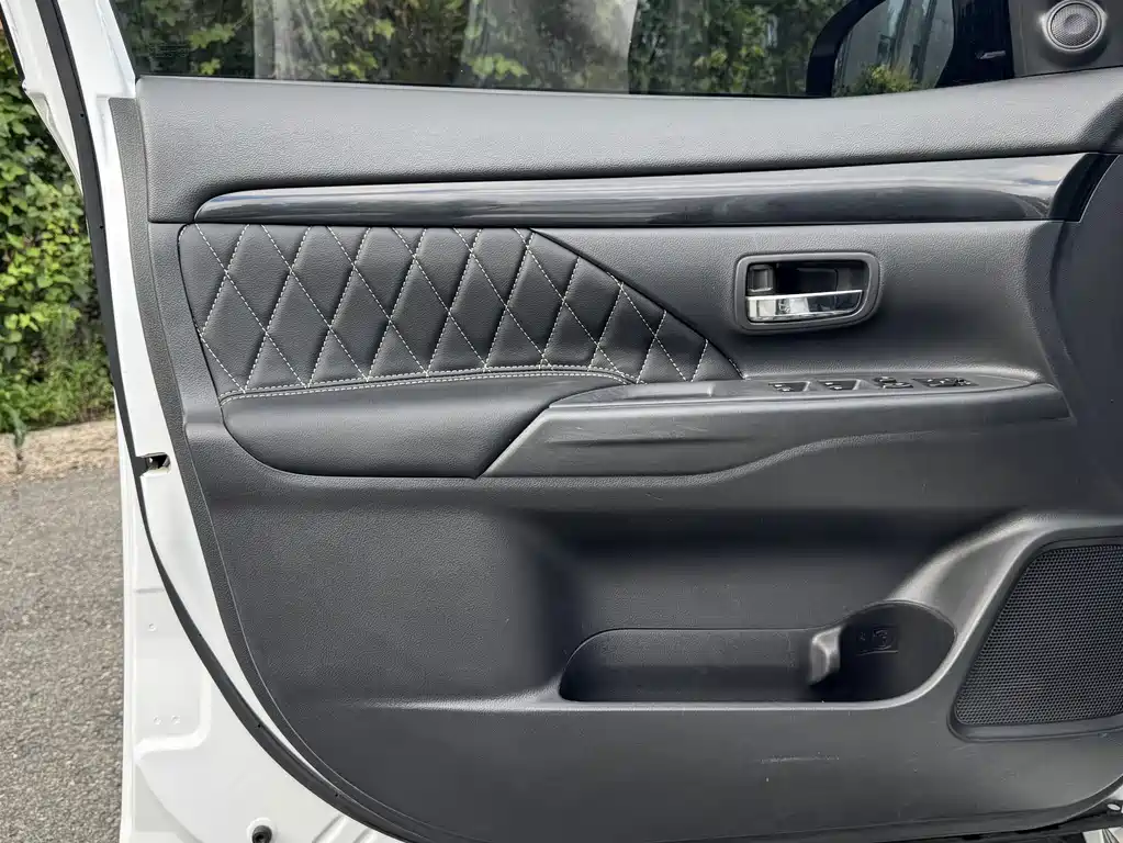 Mitsubishi Outlander — миниатюра 7