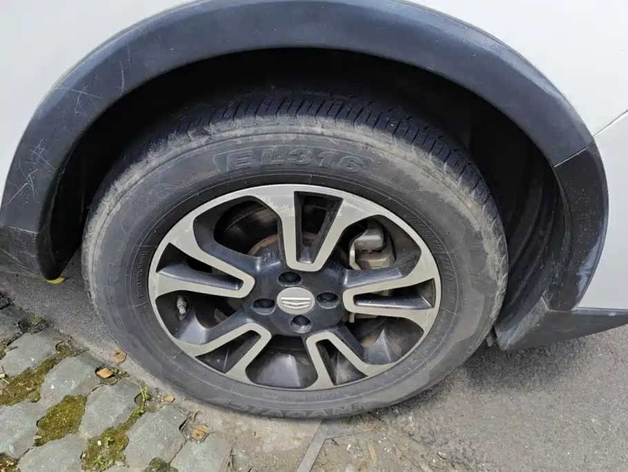 Geely Vision X3 — миниатюра 6