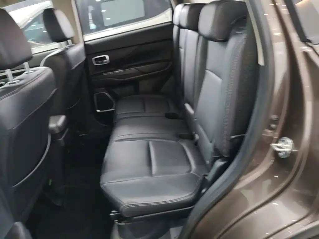 Mitsubishi Outlander — миниатюра 17