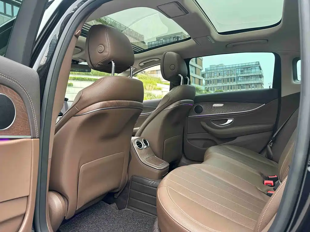 Mercedes-Benz E-Class — миниатюра 9