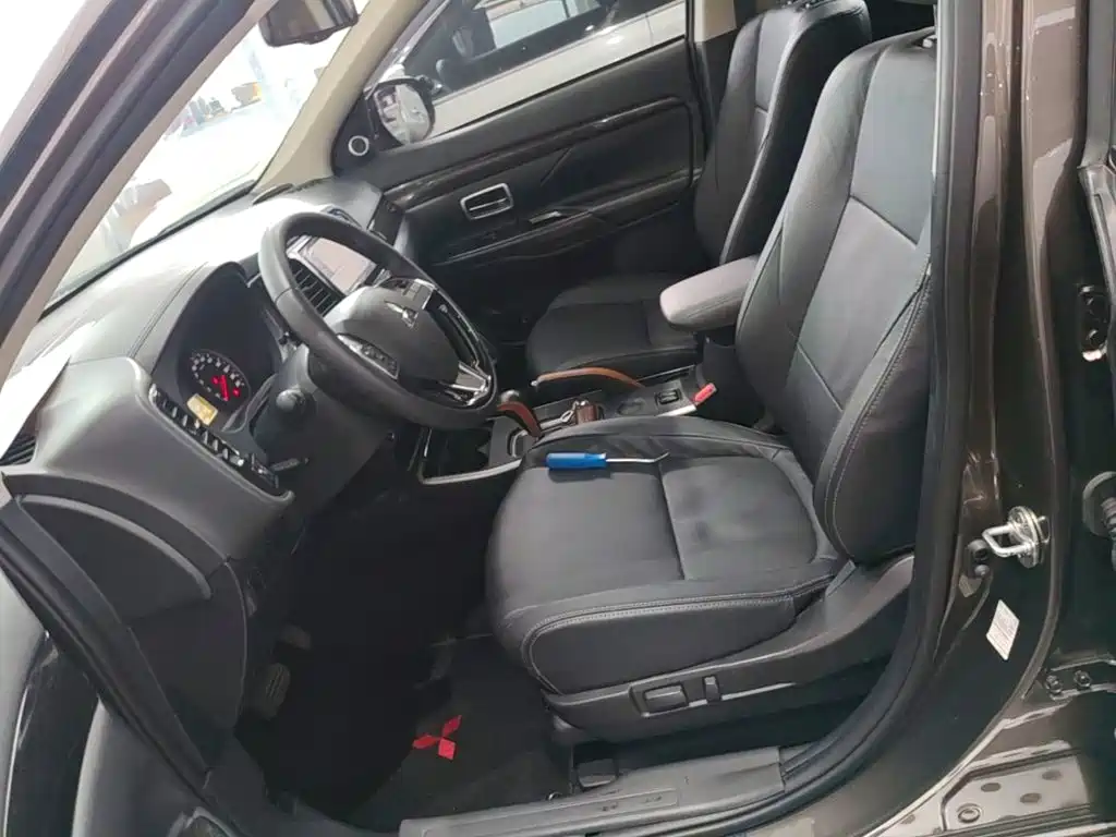 Mitsubishi Outlander — миниатюра 15