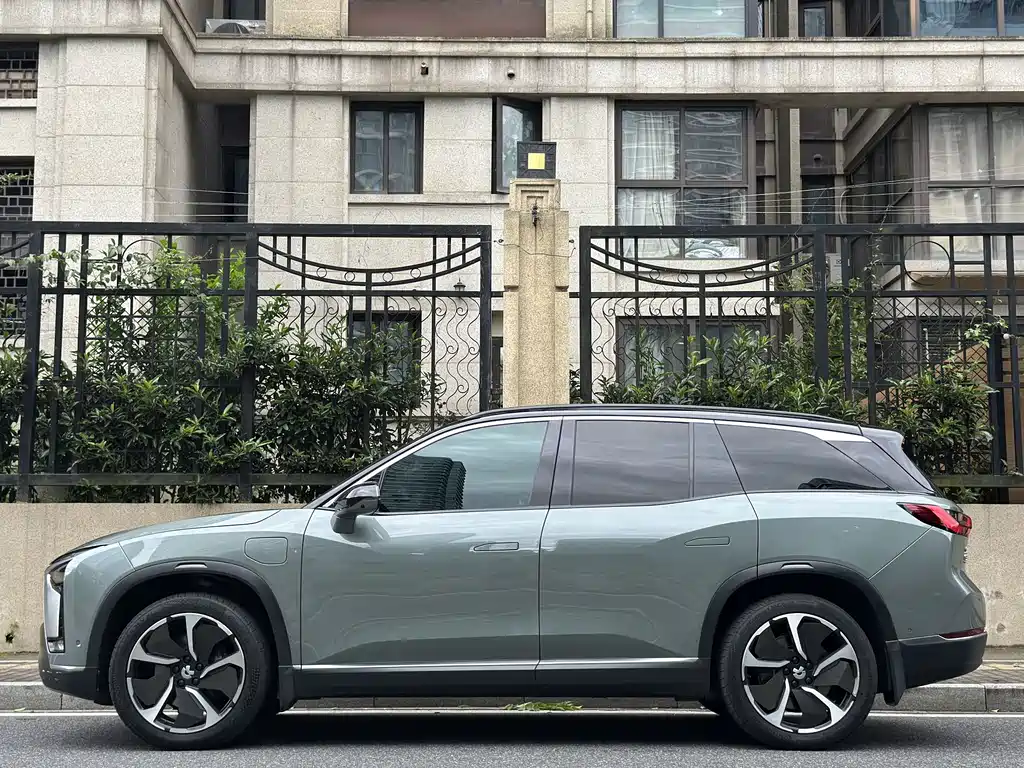 NIO ES8 2022 100kWh мест