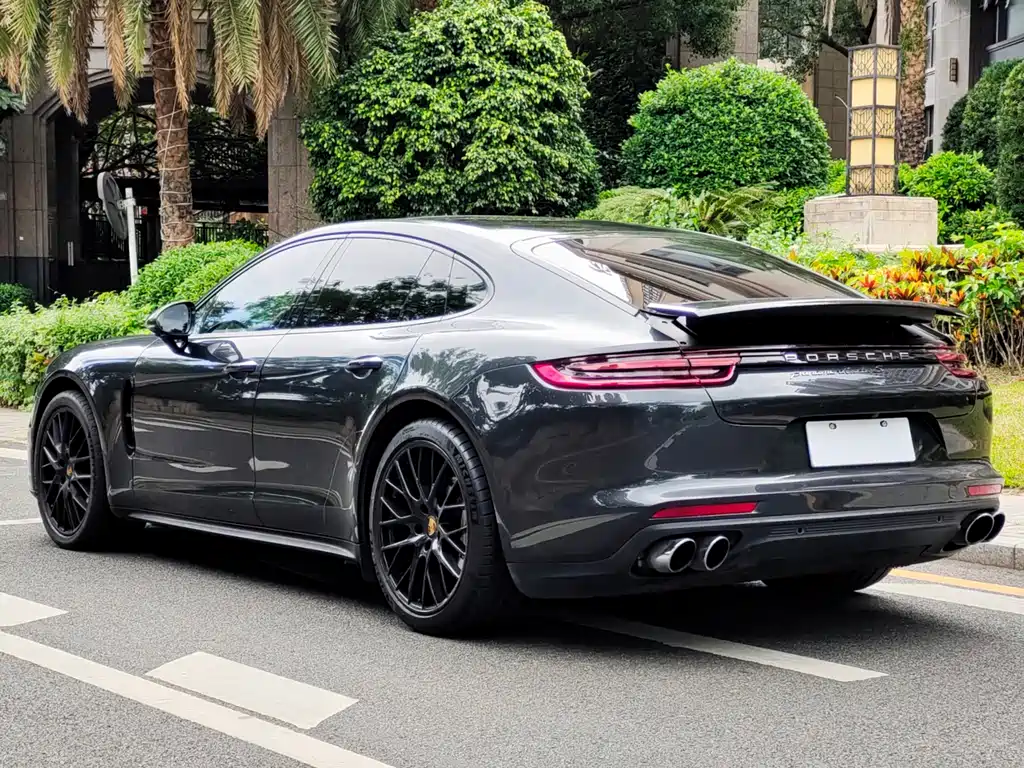PORSCHE PANAMERA