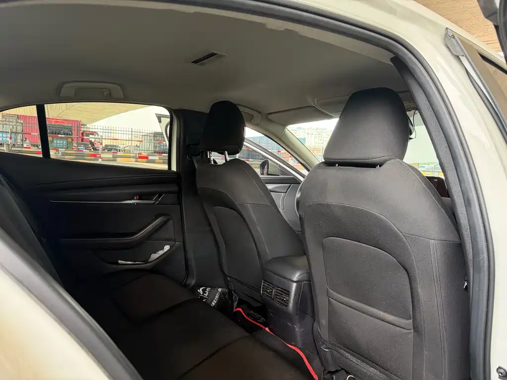 Mazda 3 Axela — миниатюра 4