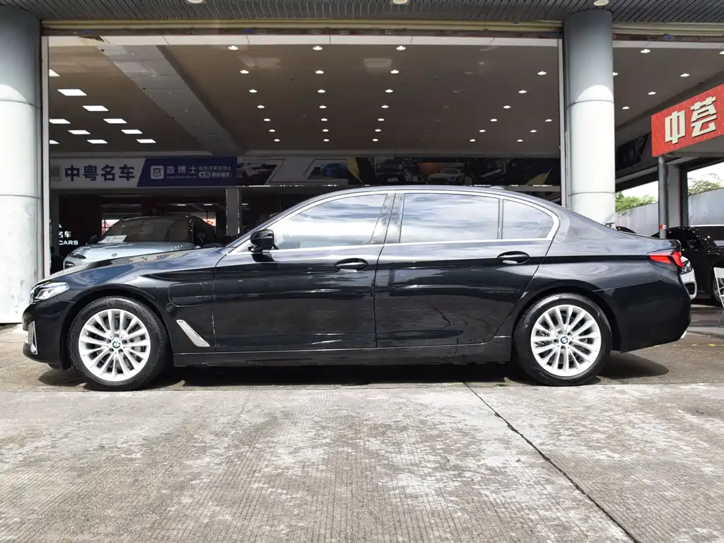 BMW 5 Series New Energy — миниатюра 4