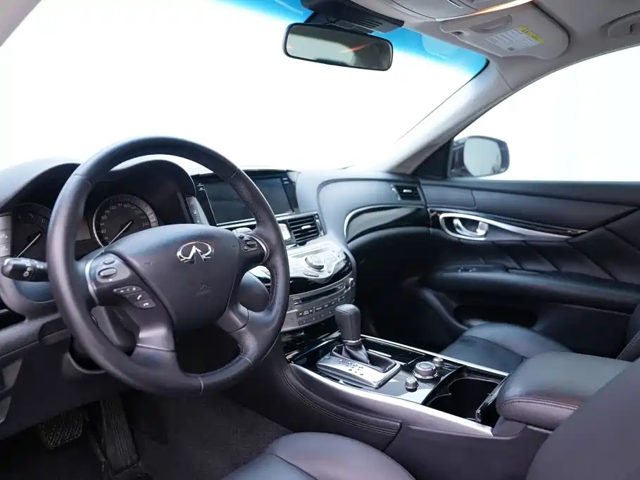 Infiniti Q70 — миниатюра 6