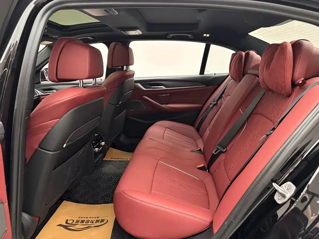 BMW 5 Series — миниатюра 9