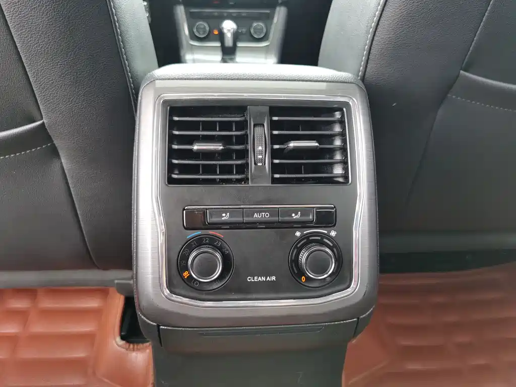 Volkswagen Passat 330TSI DSG Honorable Edition, фото 12