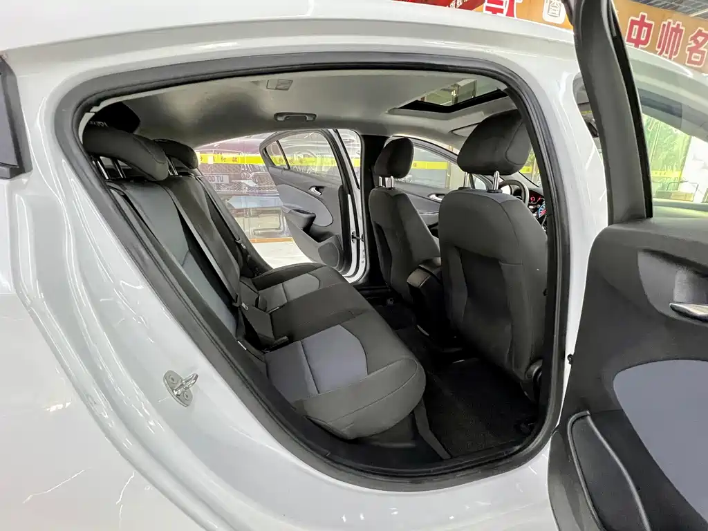 Chevrolet Cruze — миниатюра 14