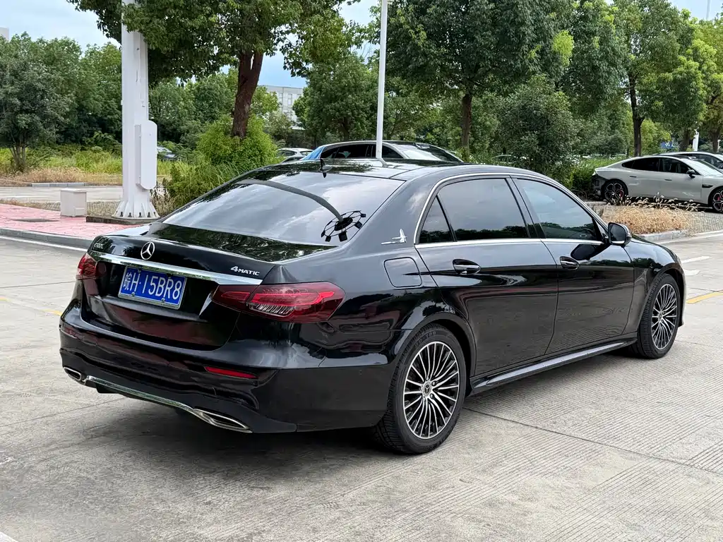 Mercedes-Benz E-Class — миниатюра 8