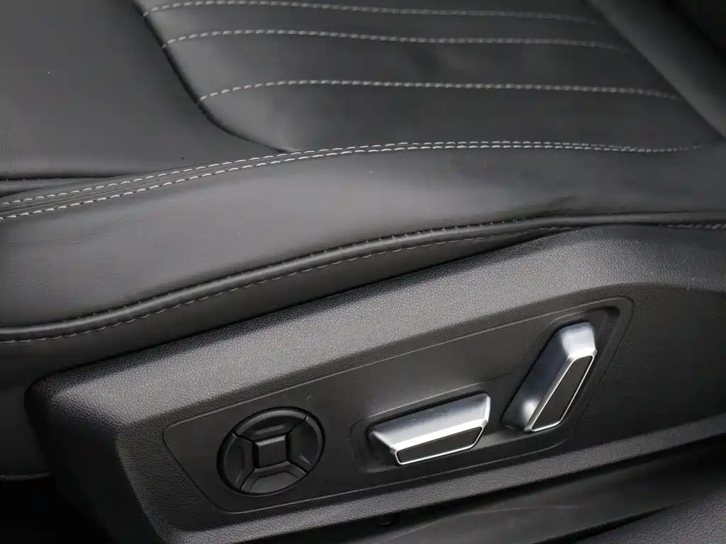 Audi A6L — миниатюра 4
