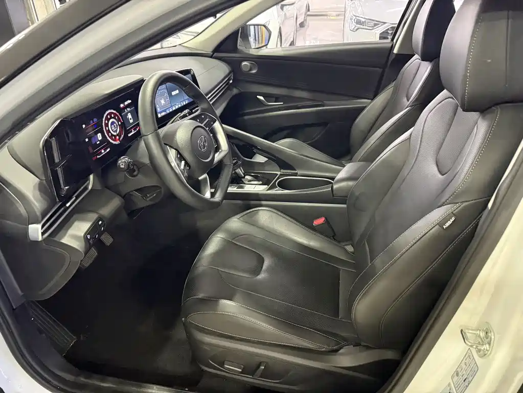 Hyundai Elantra — миниатюра 6