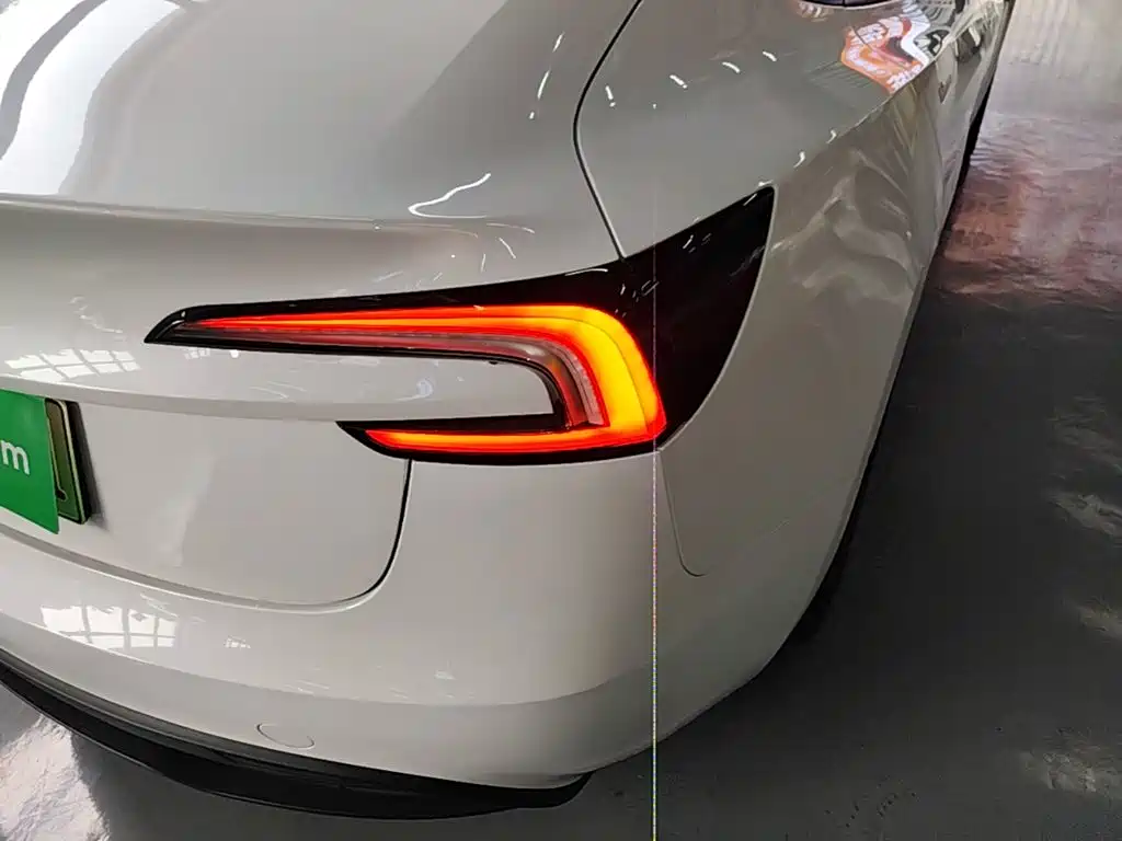 Tesla Model 3 — миниатюра 8
