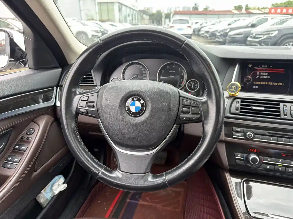 BMW 5 Series — миниатюра 4