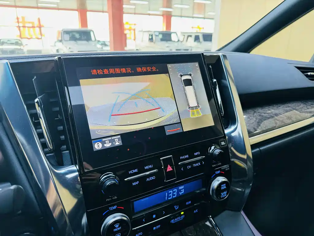 Toyota Alphard - фото 13