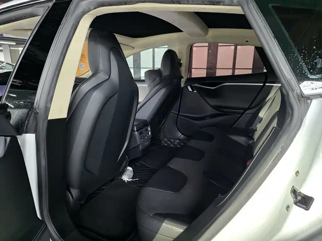 Tesla Model S — миниатюра 4