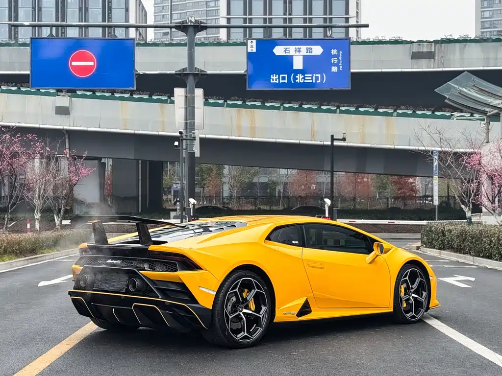 LAMBORGHINI HURACÁN