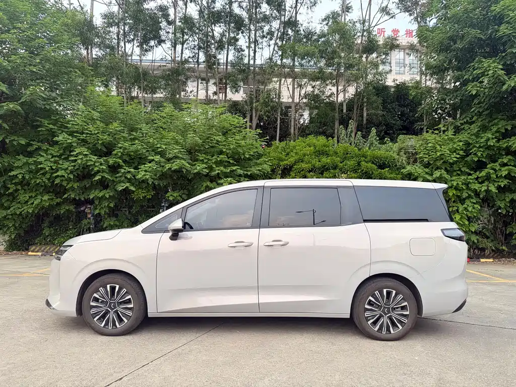 Wuling Xingguang 730 New Energy — миниатюра 7