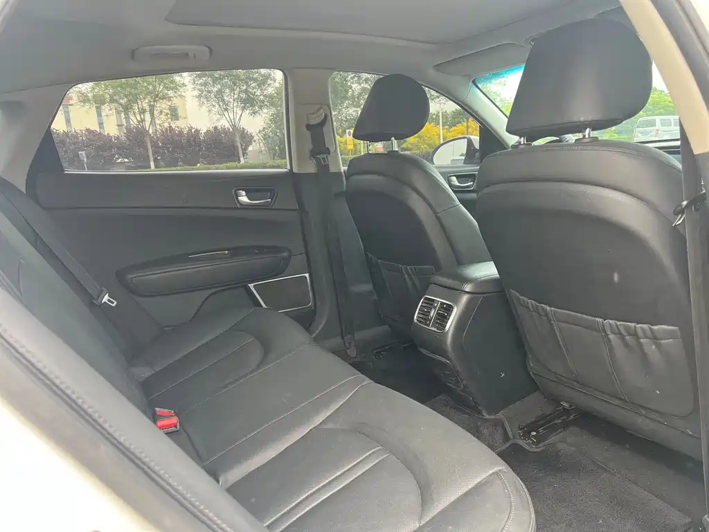 Kia K5 2016 1.6T AT LUX