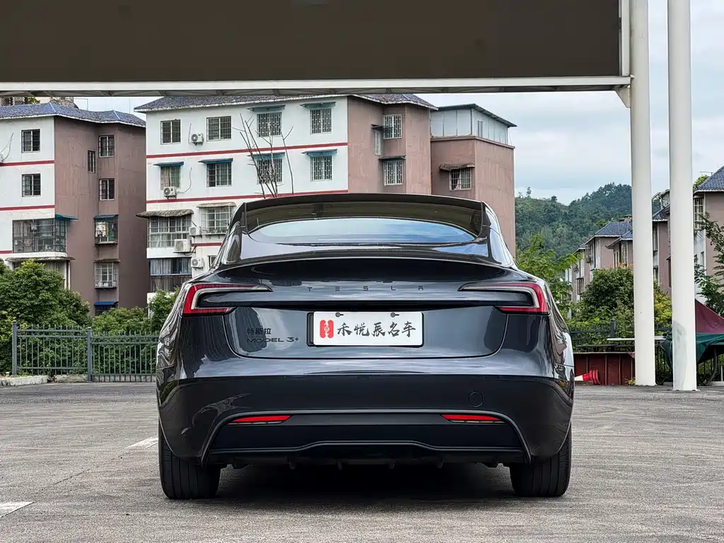 Tesla Model 3 — миниатюра 10