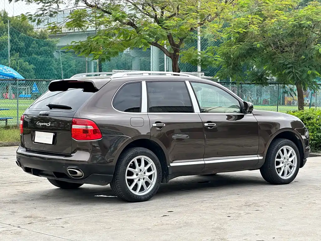 Porsche Cayenne — миниатюра 4