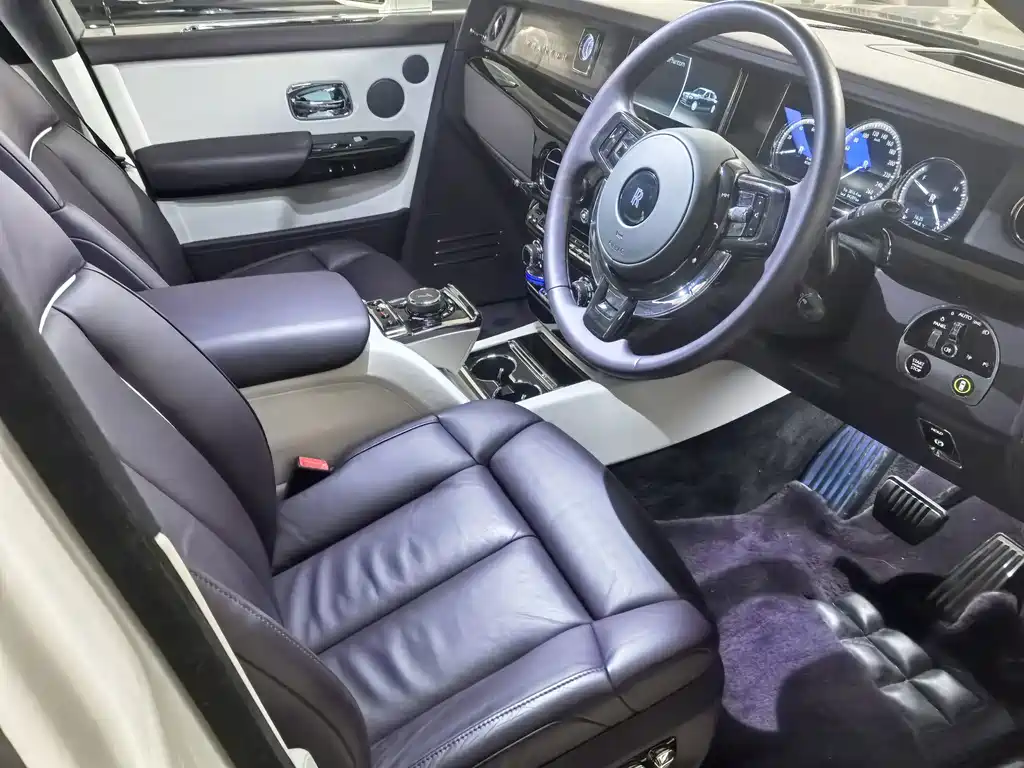 Rolls-Royce Phantom — миниатюра 6