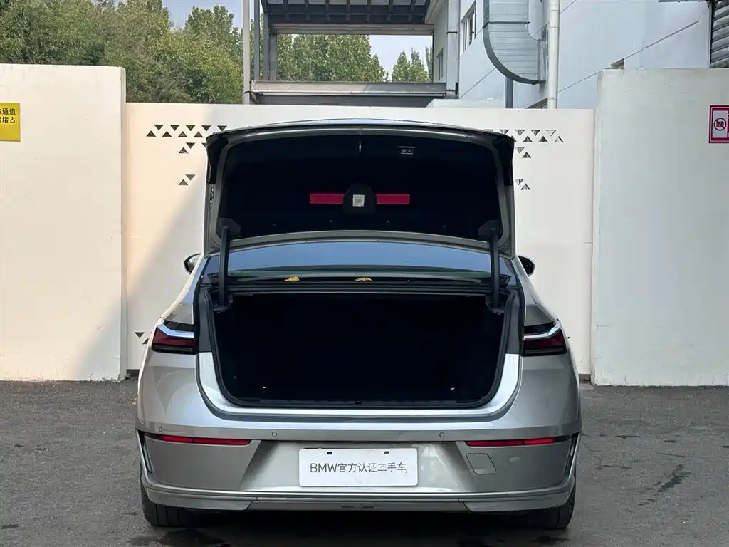 BMW i7 — миниатюра 6