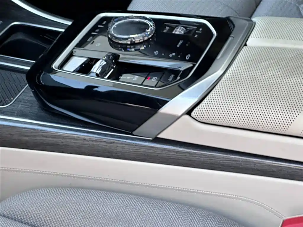 BMW i7 — миниатюра 11
