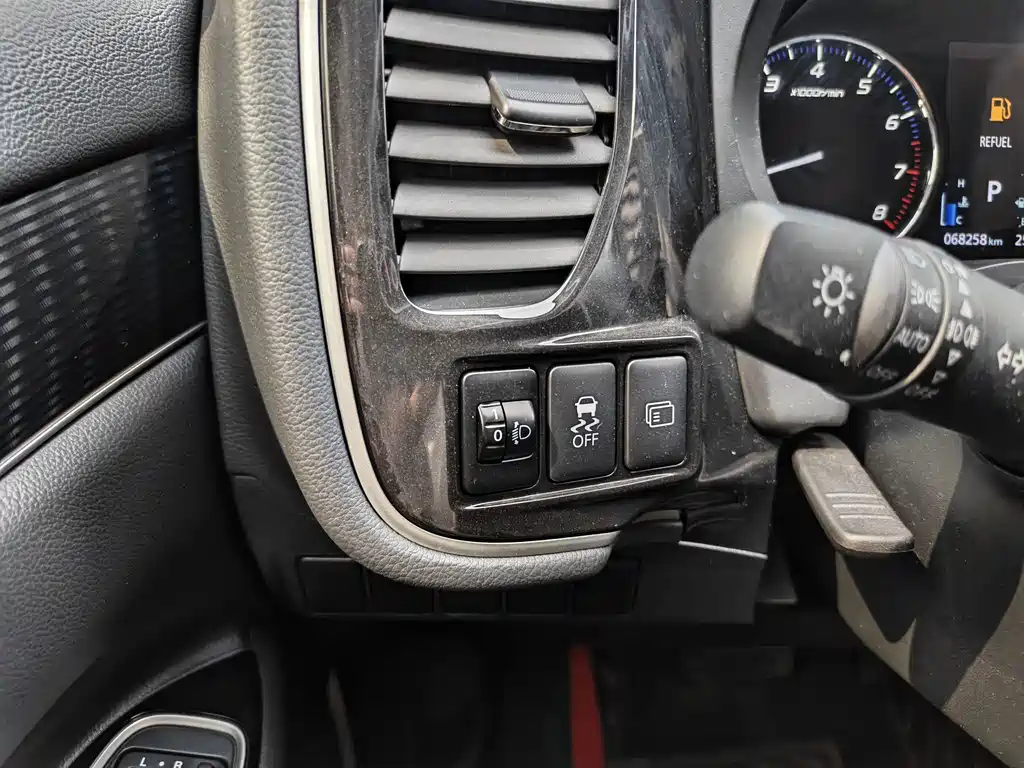 Mitsubishi Outlander - фото 12