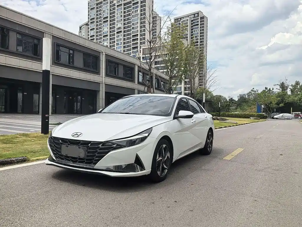 Hyundai Elantra 2022
